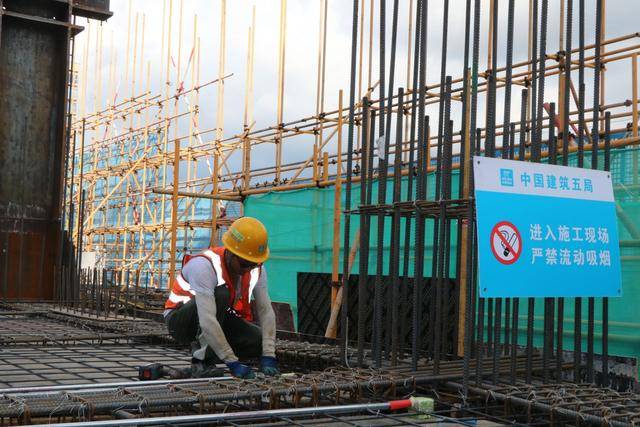 “雙節(jié)”假期深圳重點工程建設(shè)忙:建設(shè)工程